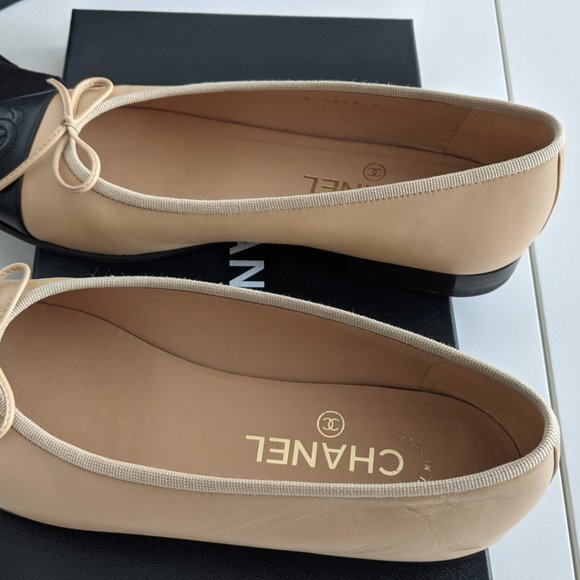 CHANEL Ballerinas in leather - Picture 11 of 12